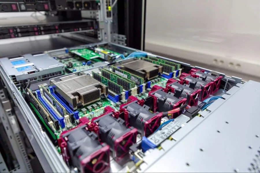 Server Donanımında Değer Kaybını Önlemek: Zamanında Tasfiyenin Önemi